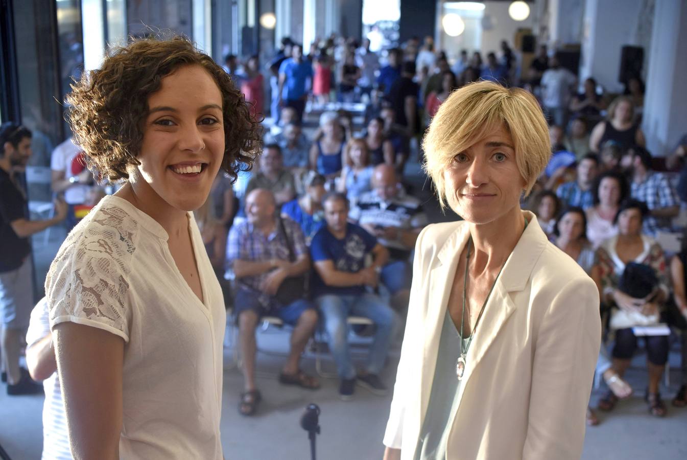 Nagua Alba, secretaría general de Podemos en Euskadi, junto a su candidata Pili Zabala