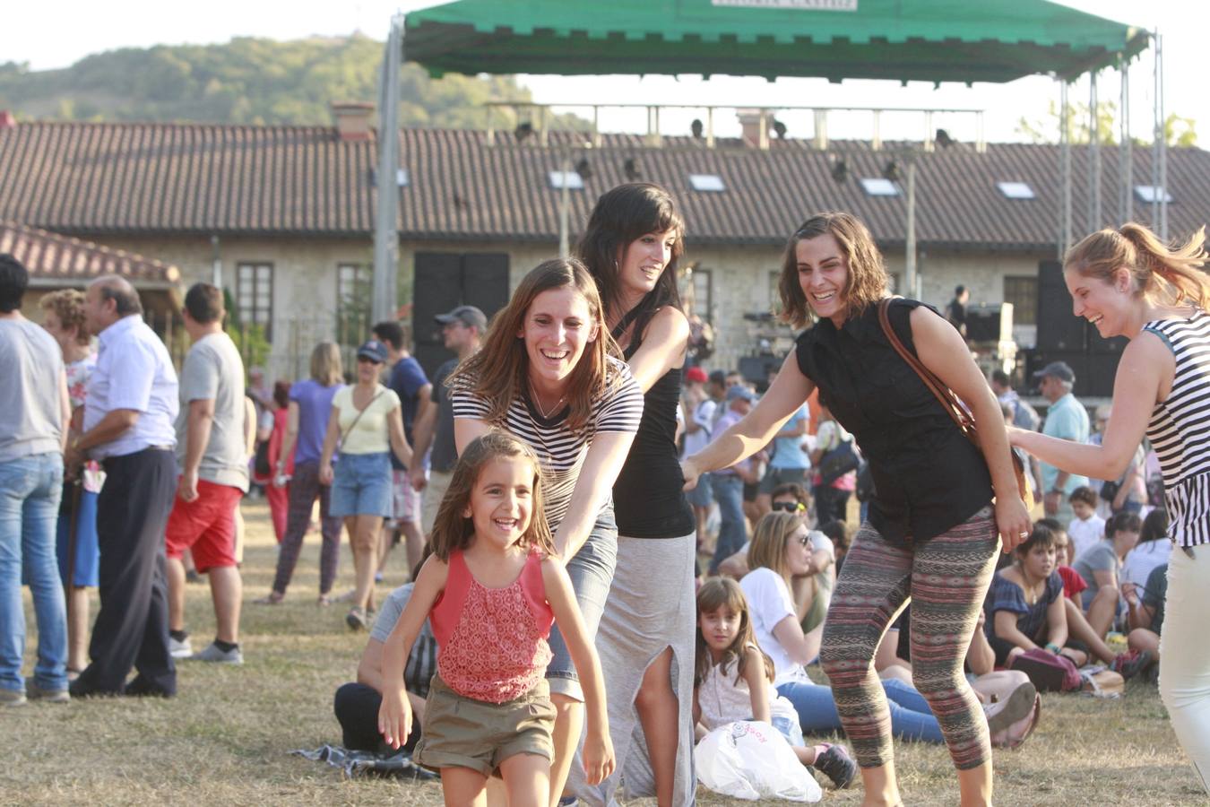 Calor, diversión y buenos alimentos en el día de Olárizu