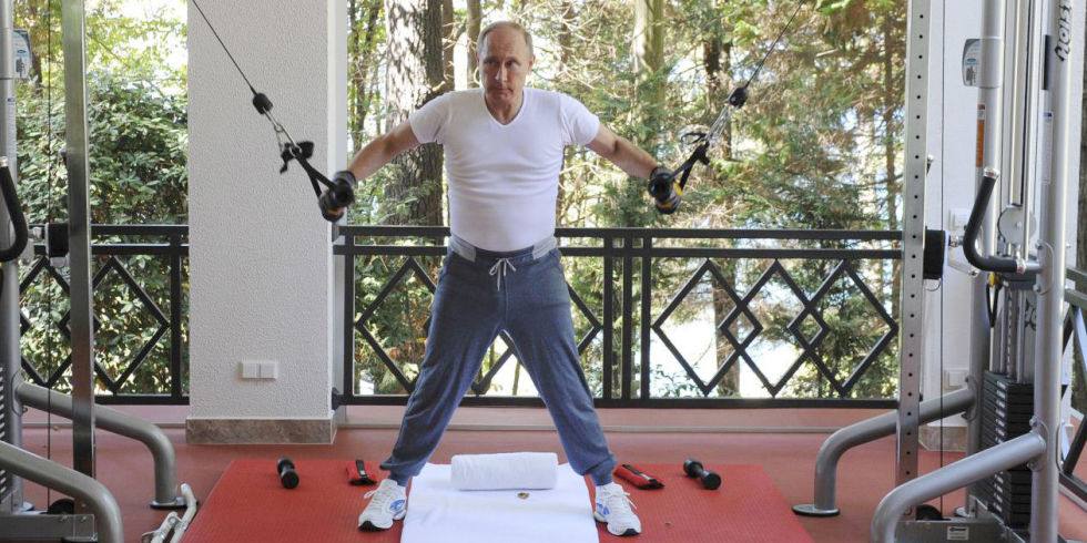 Vladimir Putin en su sala de gimnasia.