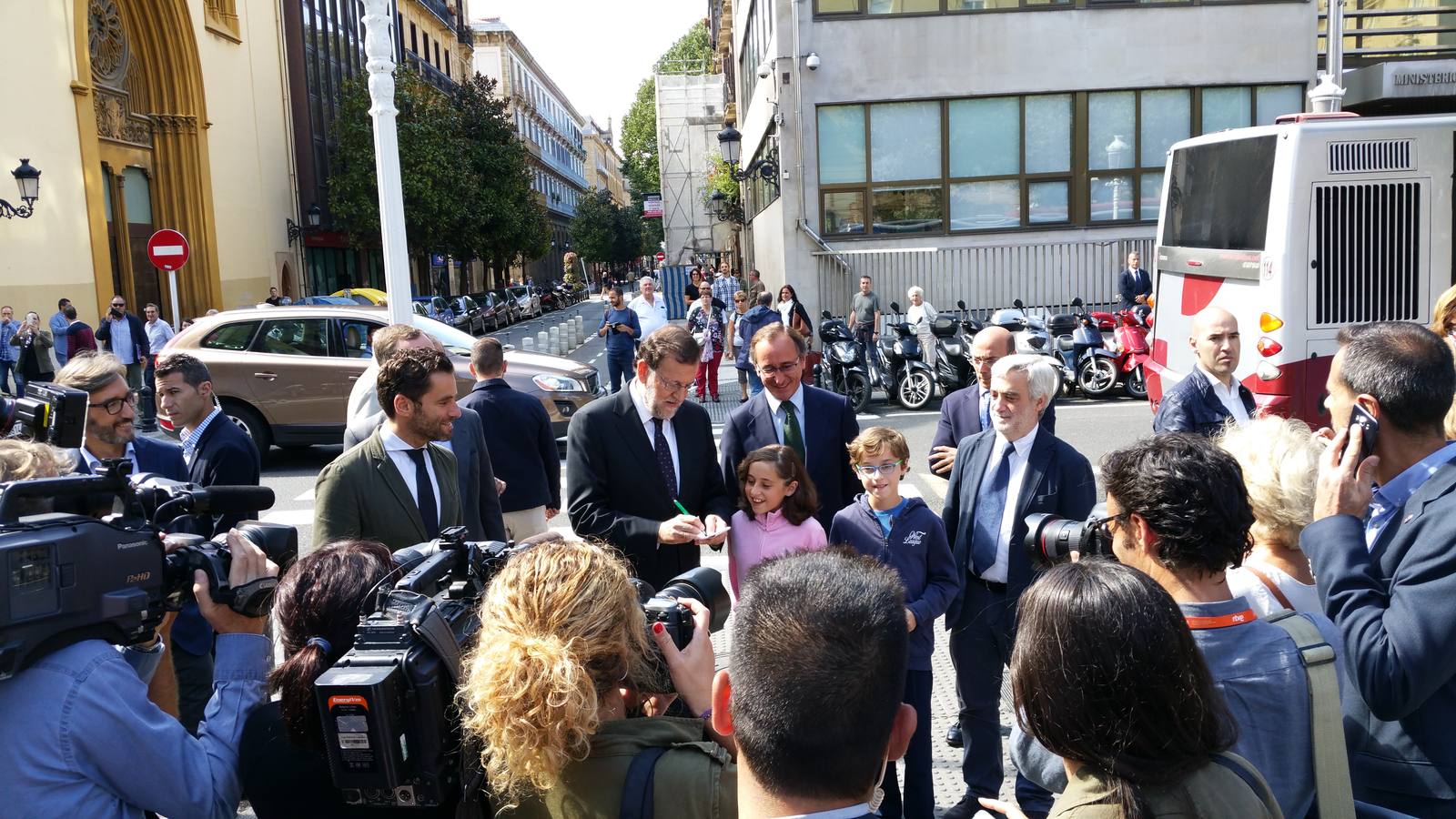 Rajoy levanta pasiones en San Sebastián