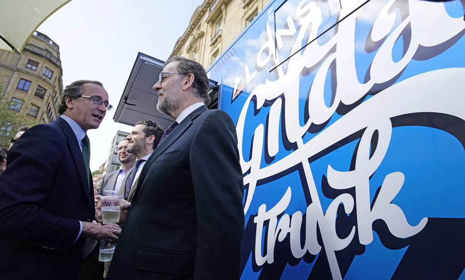 Rajoy levanta pasiones en San Sebastián