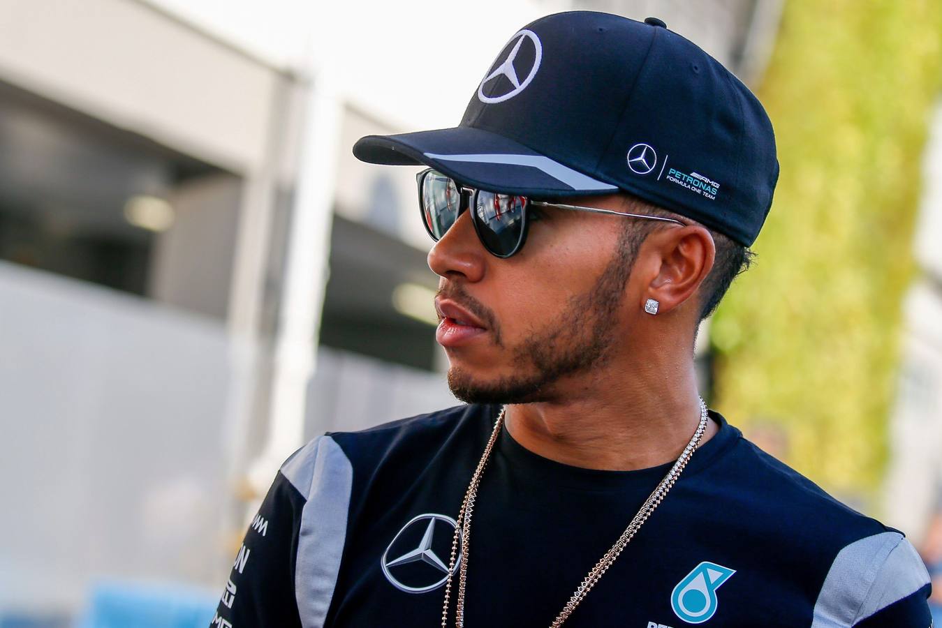 Lewis Hamilton (Fórmula 1), 41 millones de euros al año.