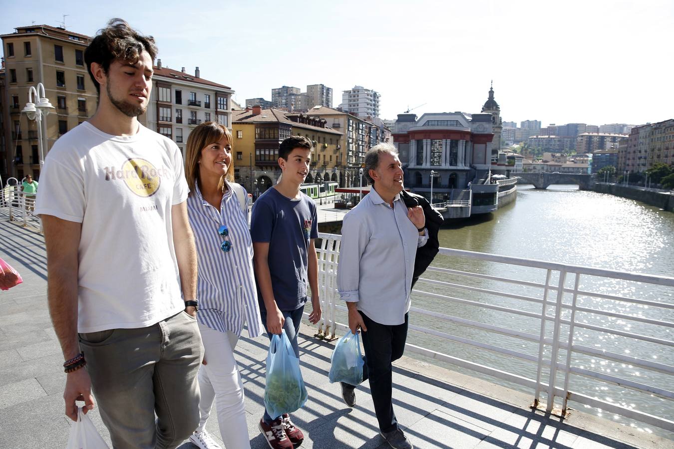 Idoia Mendia ha pasado el día en Bilbao junto a su familia.