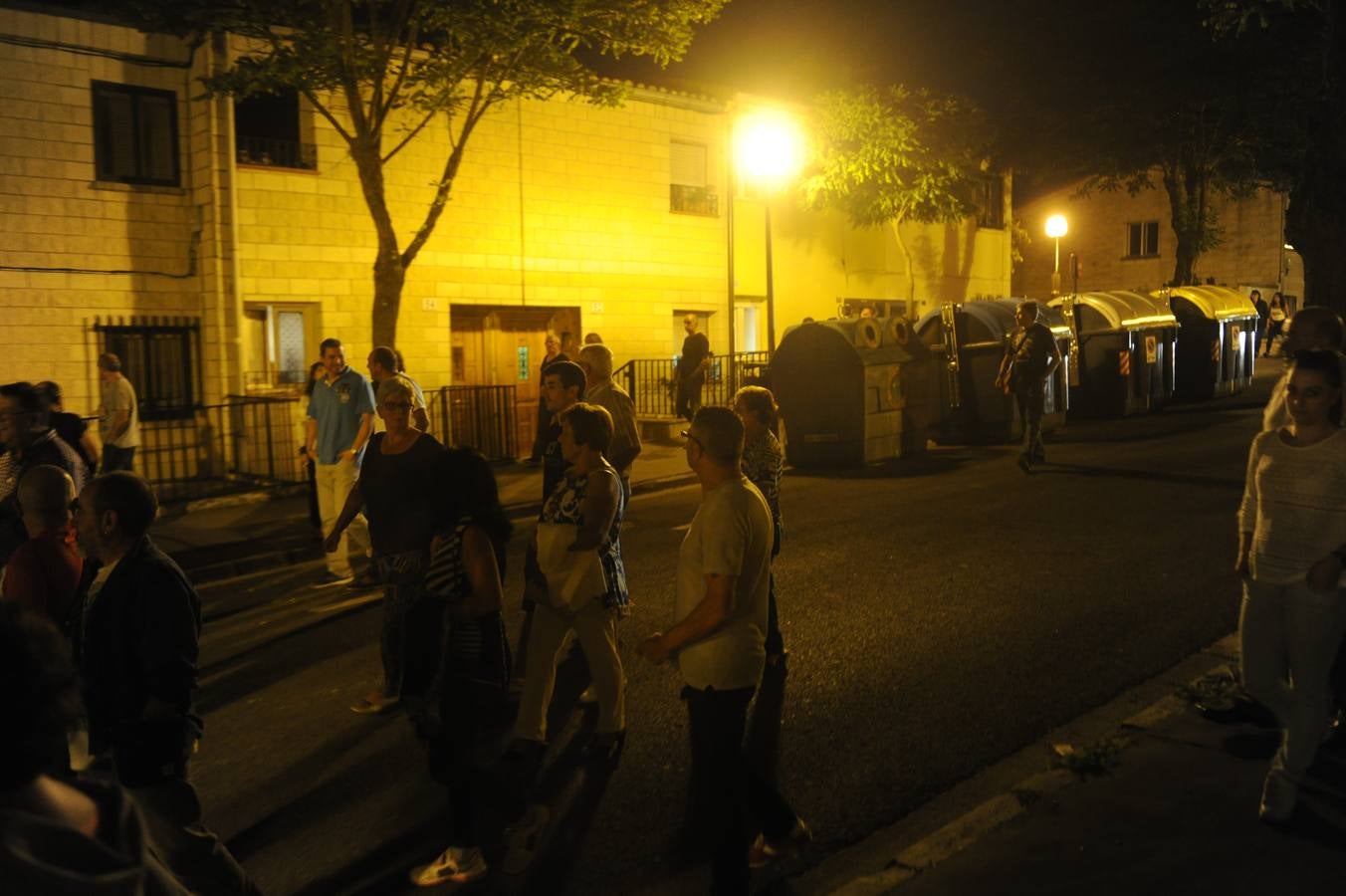 Abetxuko muestra su hartazgo y se manifiesta de nuevo ante las casas ocupadas