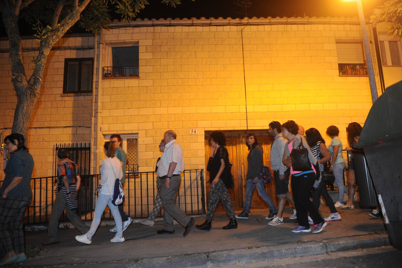 Abetxuko muestra su hartazgo y se manifiesta de nuevo ante las casas ocupadas