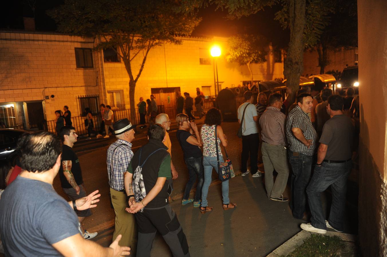 Abetxuko muestra su hartazgo y se manifiesta de nuevo ante las casas ocupadas