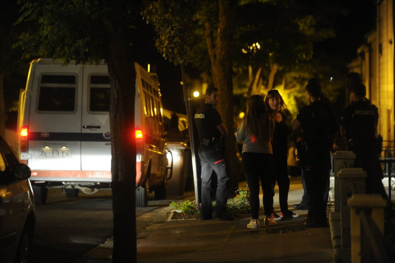 Abetxuko muestra su hartazgo y se manifiesta de nuevo ante las casas ocupadas