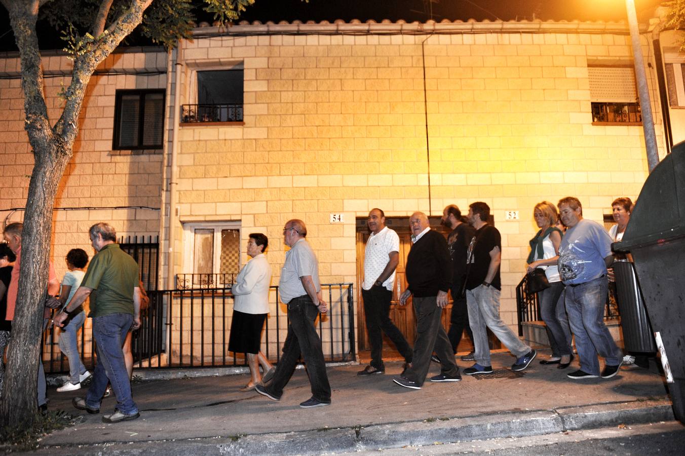 Abetxuko muestra su hartazgo y se manifiesta de nuevo ante las casas ocupadas