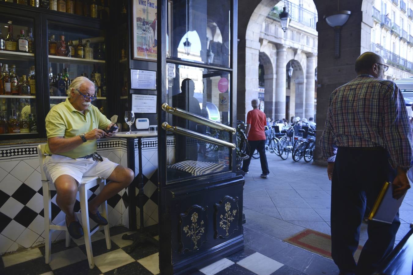 El Víctor Montes ha sido un clásico de la Plaza Nueva, visitado cada año por miles de turistas.