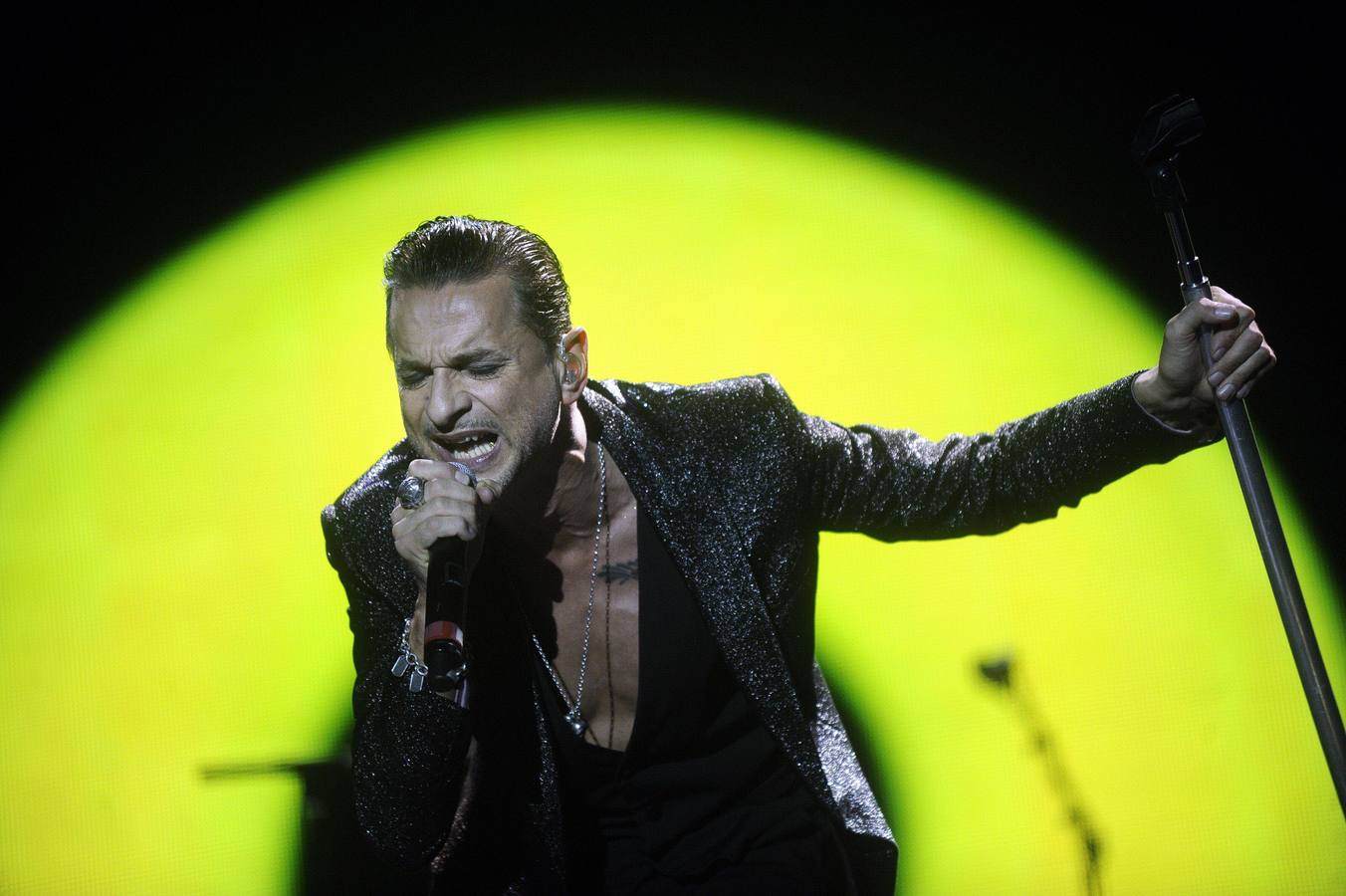 Dave Gahan, durante el concierto de Depeche Mode en Bilbao BBK Live 2013. 