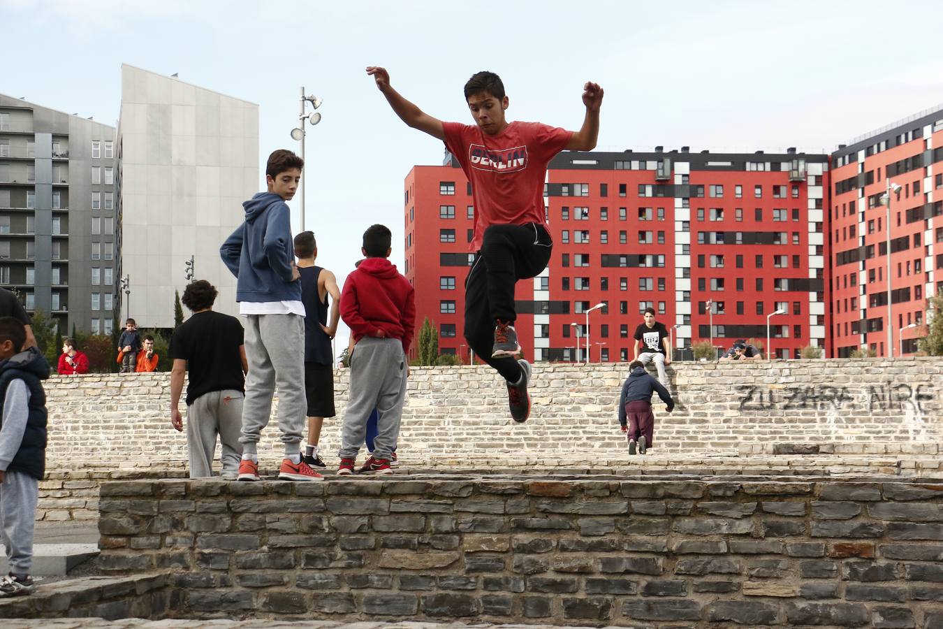 Vitoria se impulsa a la moda del parkour