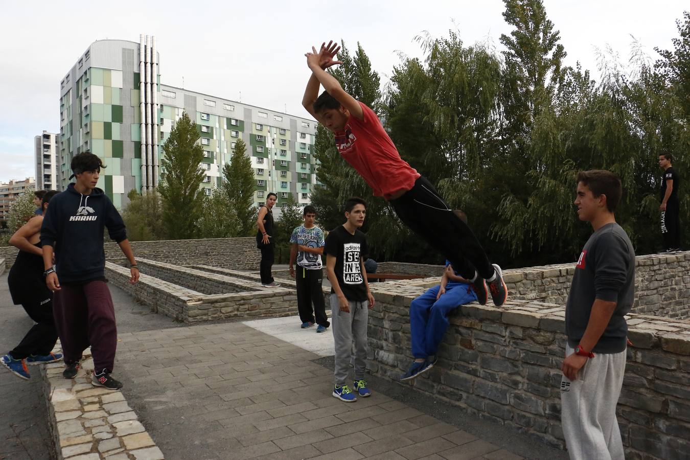 Vitoria se impulsa a la moda del parkour
