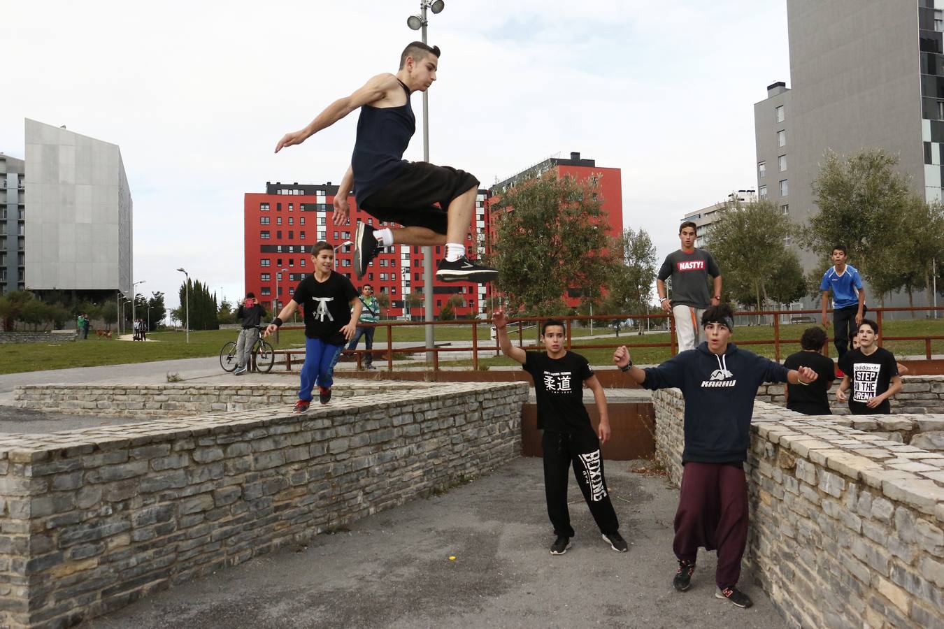 Vitoria se impulsa a la moda del parkour
