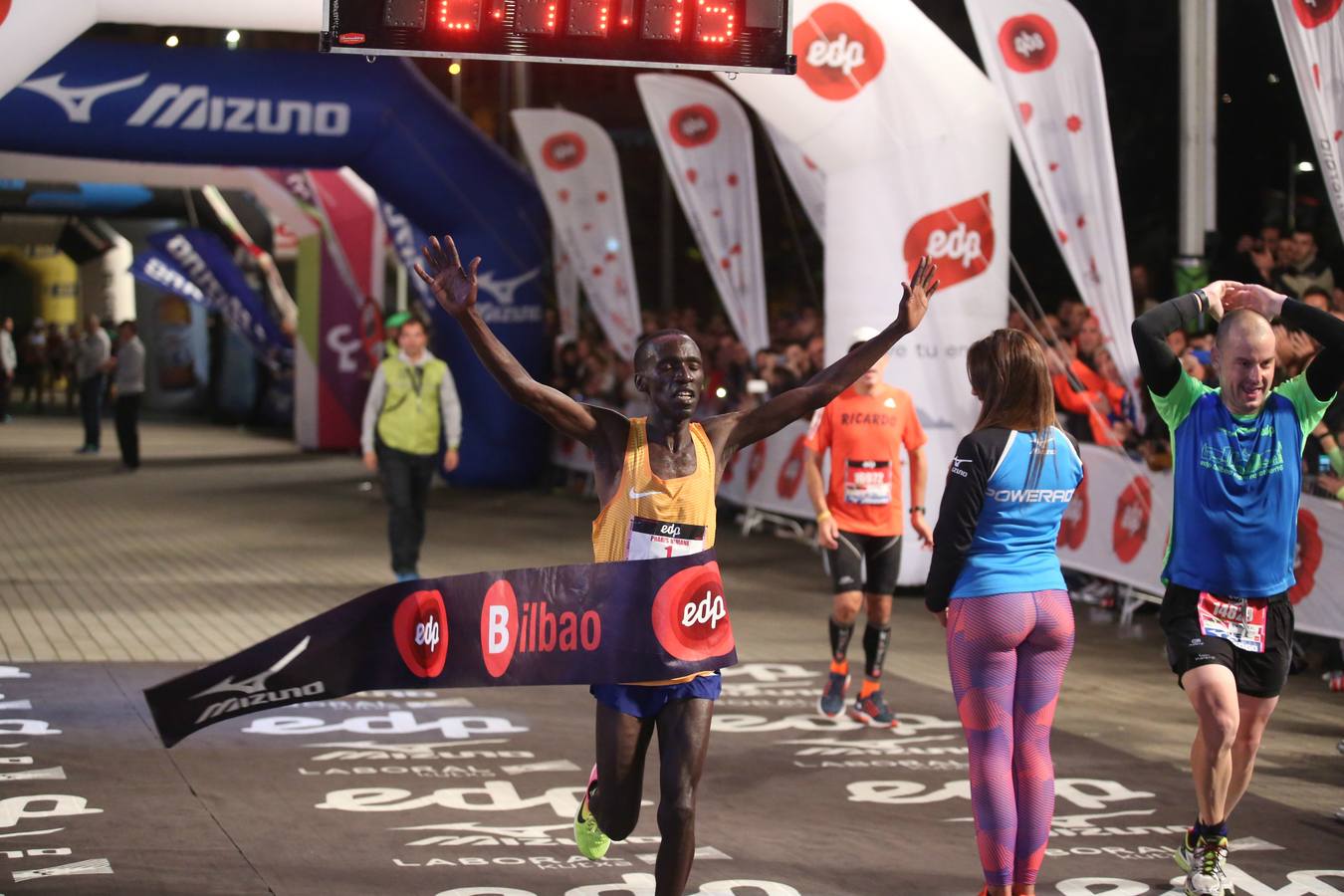 Las mejores imágenes del Bilbao Night Marathon 2016