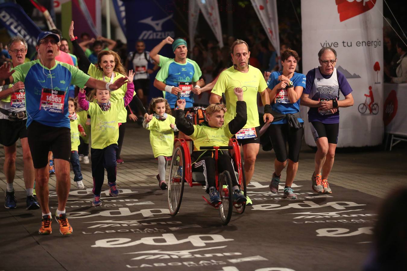 Las mejores imágenes del Bilbao Night Marathon 2016