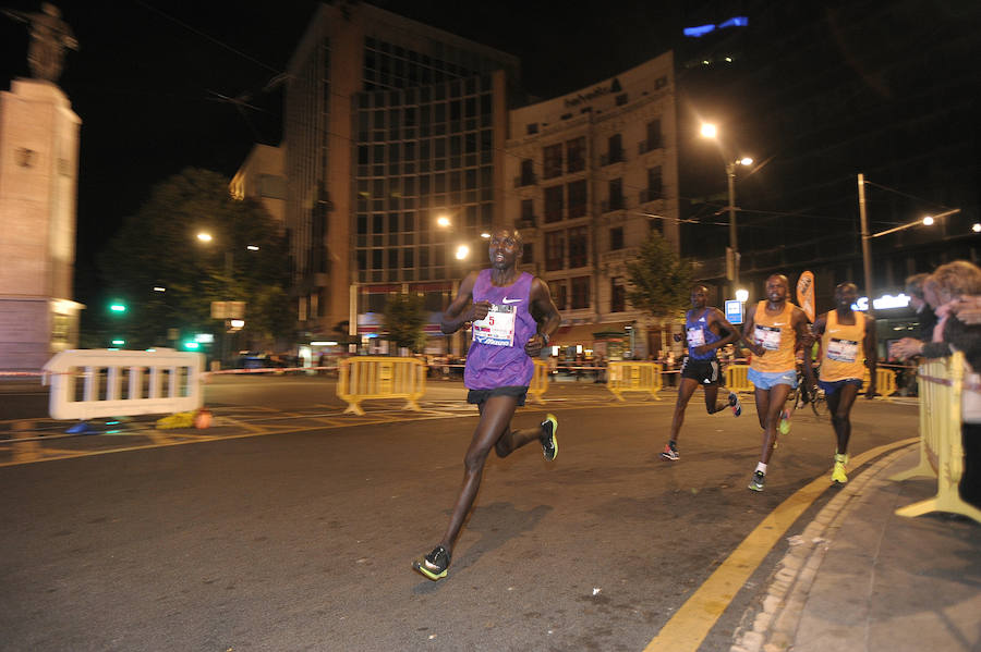 Las mejores imágenes del Bilbao Night Marathon 2016