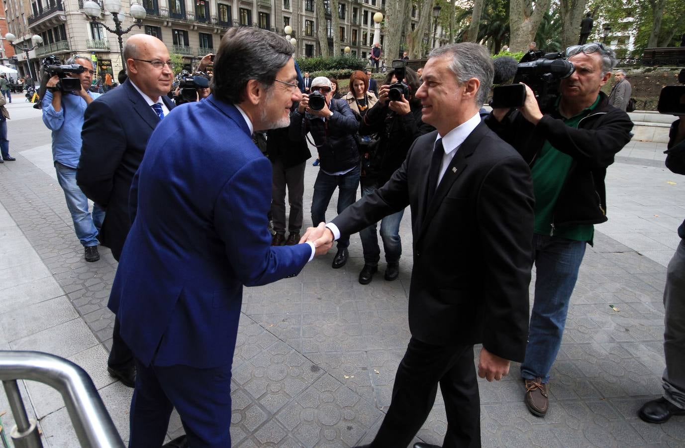 El presidente del TSJPV, Juan Luis Ibarra y el fiscal superior del País Vasco, Juan Calparsoro, reciben al lehendakari Iñigo Urkullu.