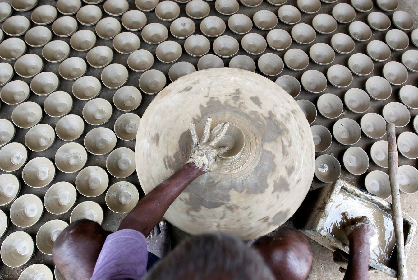 Fuegos, cerámica y luces para celebrar el festival hindú Diwali