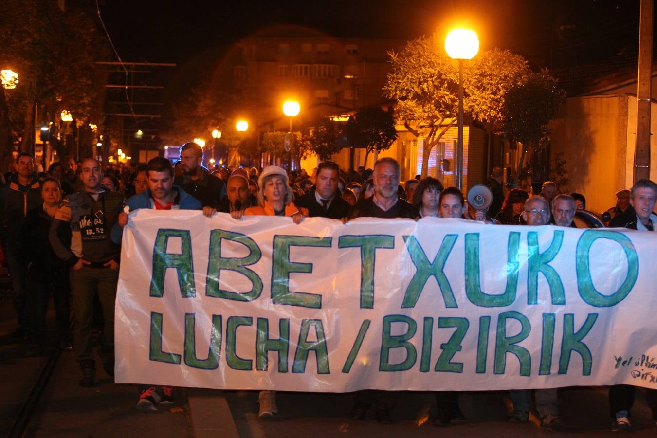Vecinos del barrio bilbaíno de Ollerías acuden a la protesta diaria de Abetxuko contra &#039;los pichis&#039;