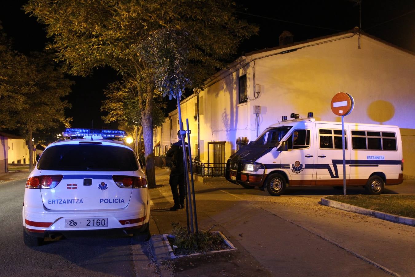 Vecinos del barrio bilbaíno de Ollerías acuden a la protesta diaria de Abetxuko contra &#039;los pichis&#039;