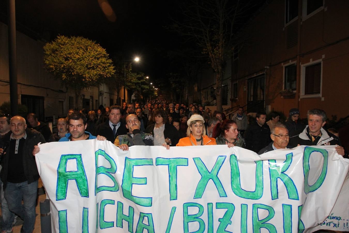 Vecinos del barrio bilbaíno de Ollerías acuden a la protesta diaria de Abetxuko contra &#039;los pichis&#039;