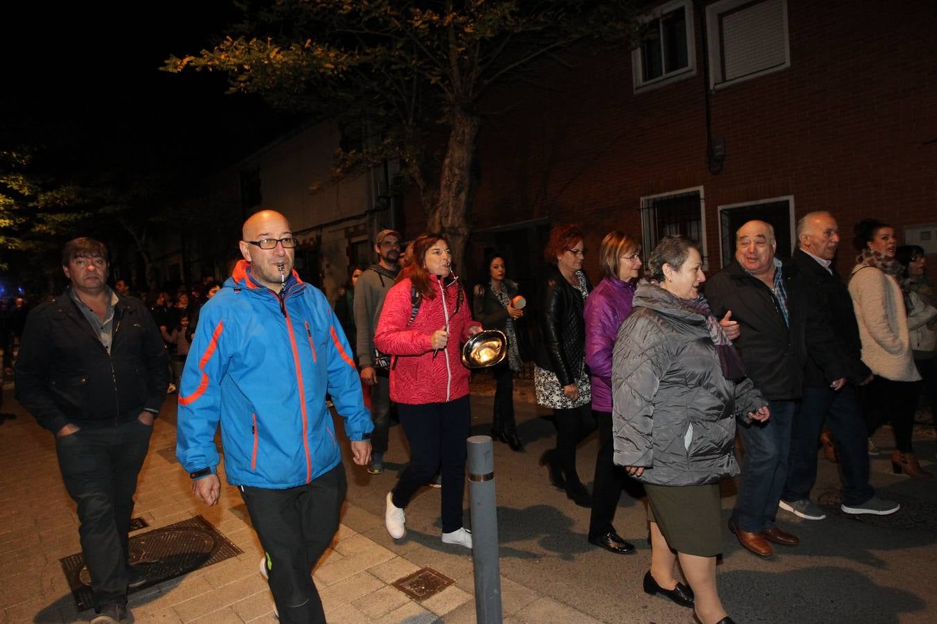 Vecinos del barrio bilbaíno de Ollerías acuden a la protesta diaria de Abetxuko contra &#039;los pichis&#039;