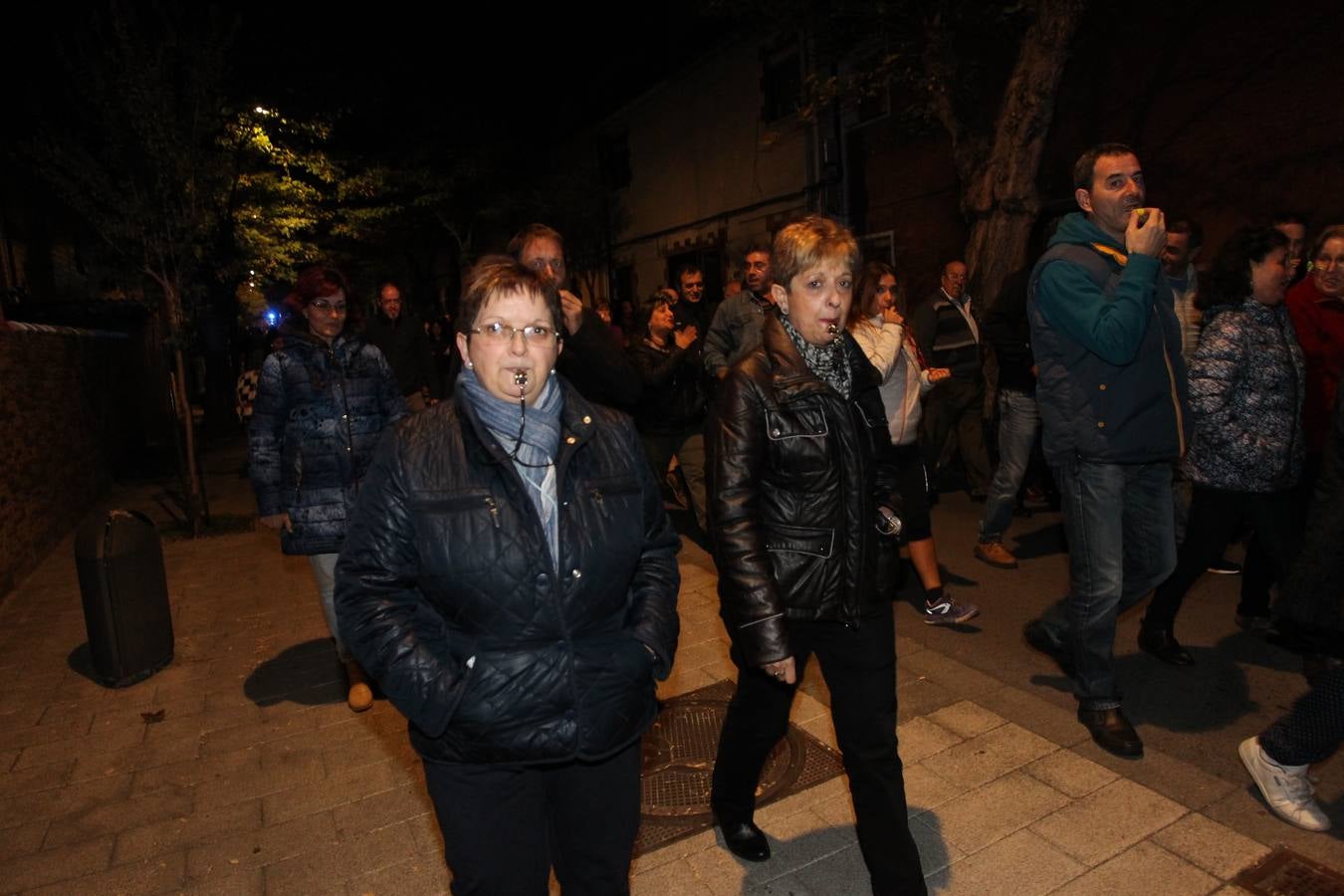 Vecinos del barrio bilbaíno de Ollerías acuden a la protesta diaria de Abetxuko contra &#039;los pichis&#039;