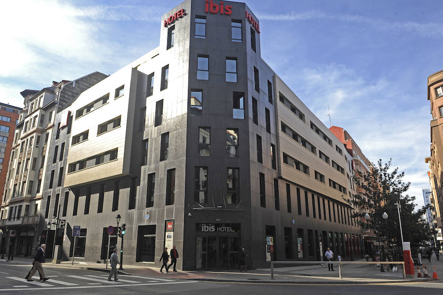 Ideal. Un hotel de la cadena Ibis ocupa ahora el inmueble, que anteriormente habían ocupado unos multicines tras la compra del Ideal por parte del Circuito Coliseo.