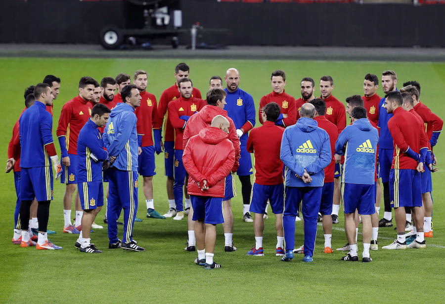 Aduriz pisa la alfombra de Wembley