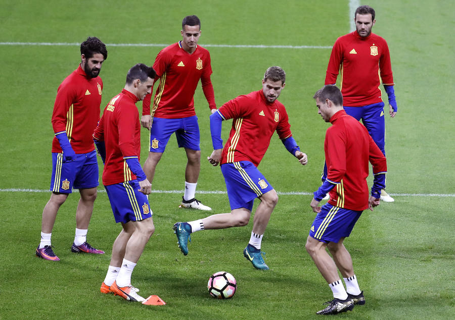 Aduriz pisa la alfombra de Wembley