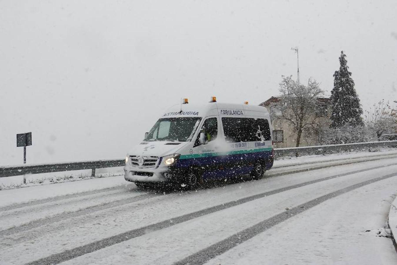 La primera nevada del otoño en Álava