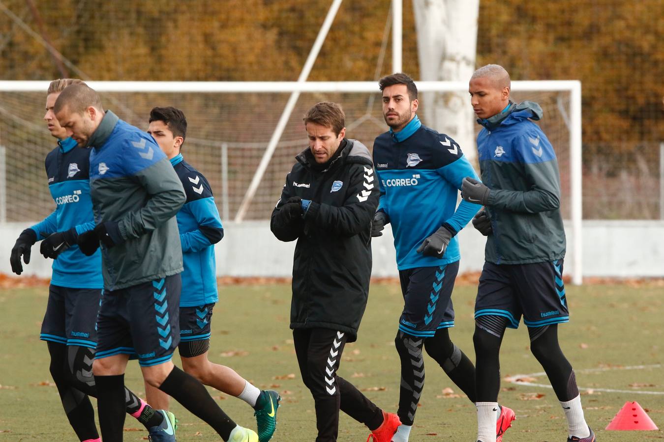 Entrenamiento otoñal del Alavés en Betoño