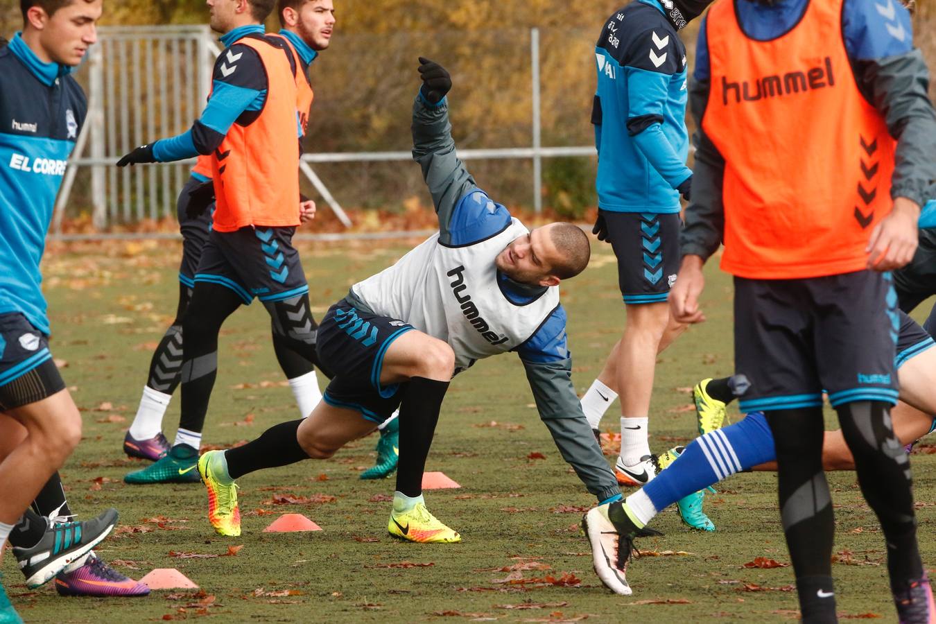 Entrenamiento otoñal del Alavés en Betoño