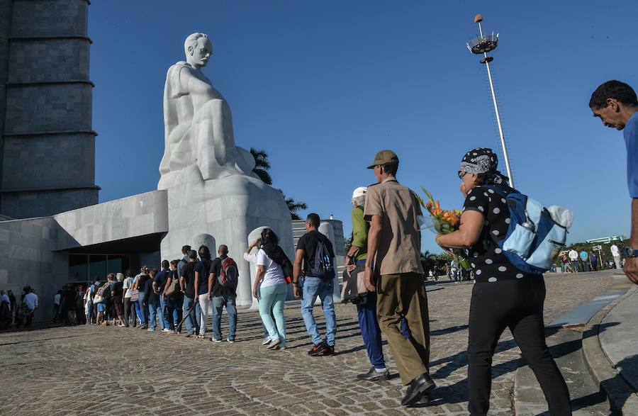 Los cubanos despiden a Fidel Castro