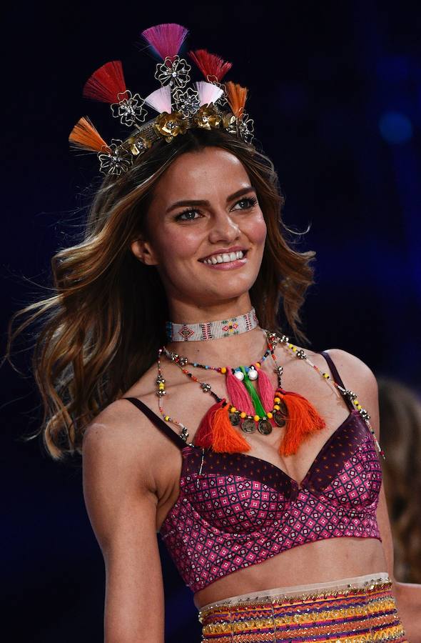 Victoria&#039;s Secret Fashion Show 2016: las modelos una a una, en el desfile de París