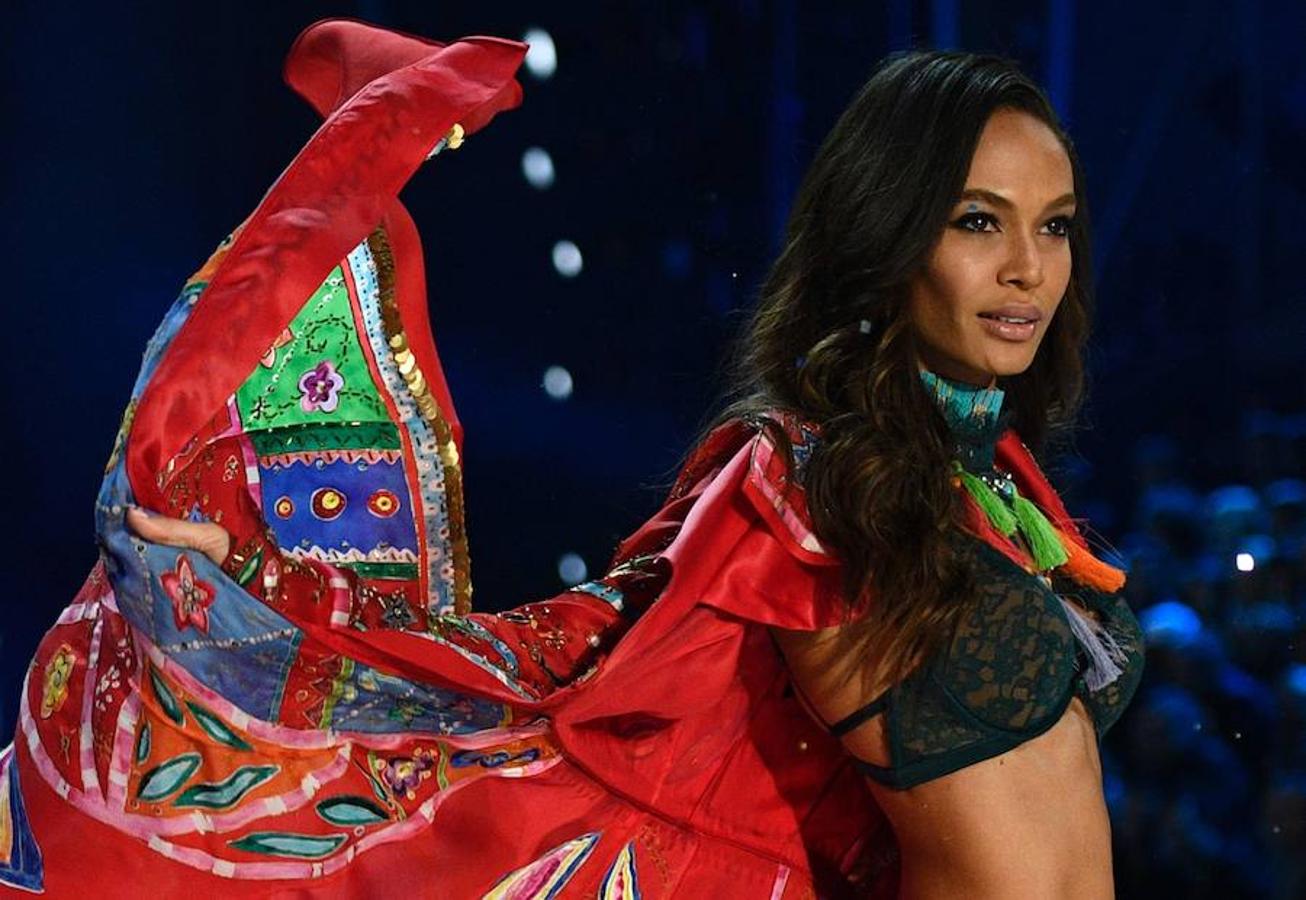 Victoria&#039;s Secret Fashion Show 2016: las modelos una a una, en el desfile de París