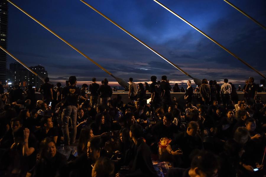 Tailandia celebra el cumpleaños su último rey