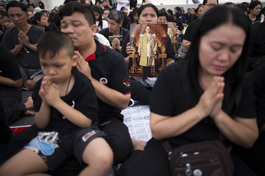 Tailandia celebra el cumpleaños su último rey