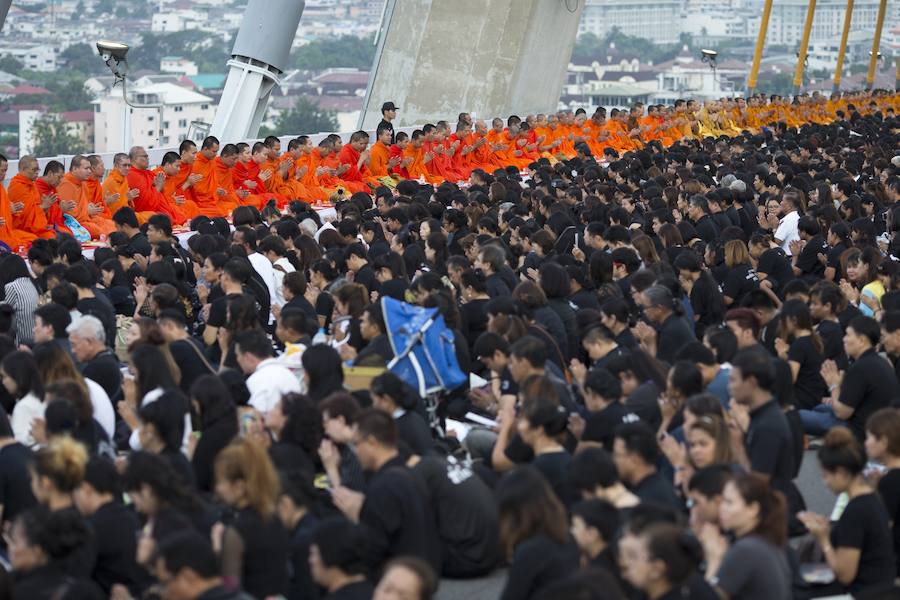 Tailandia celebra el cumpleaños su último rey