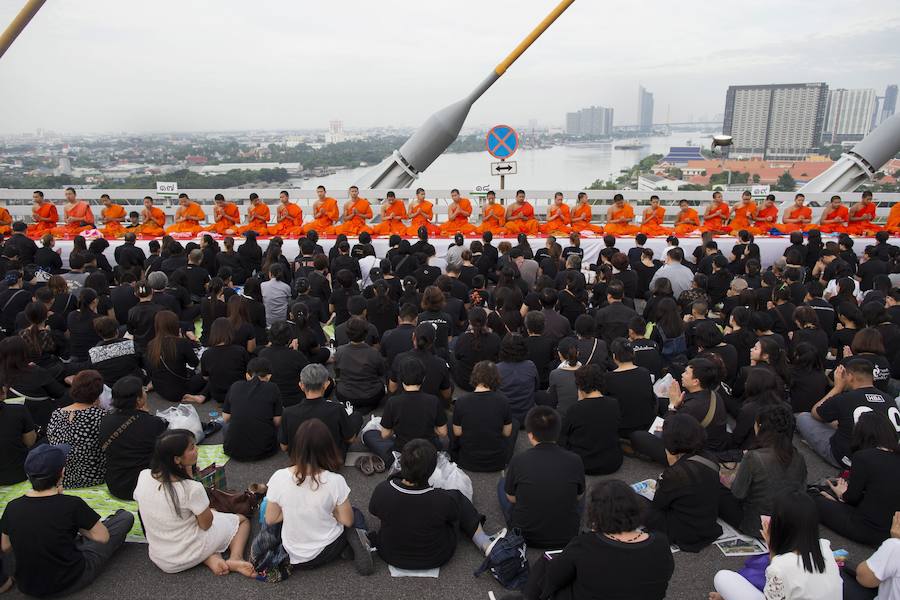 Tailandia celebra el cumpleaños su último rey
