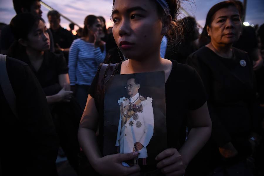 Tailandia celebra el cumpleaños su último rey