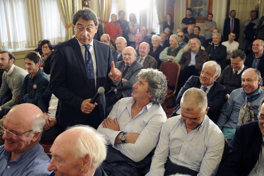 Josu Loroño, Fede Etxabe y Andonio Balboa, en un momento del acto.