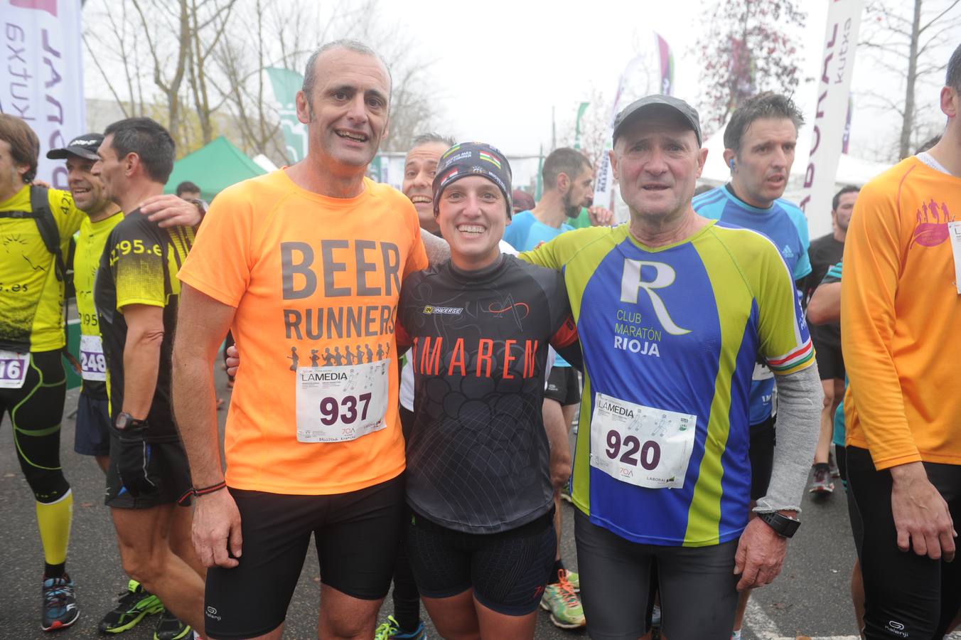 Las caras, los gestos y las reacciones de los atletas en la meta de la Media Maratón de Vitoria