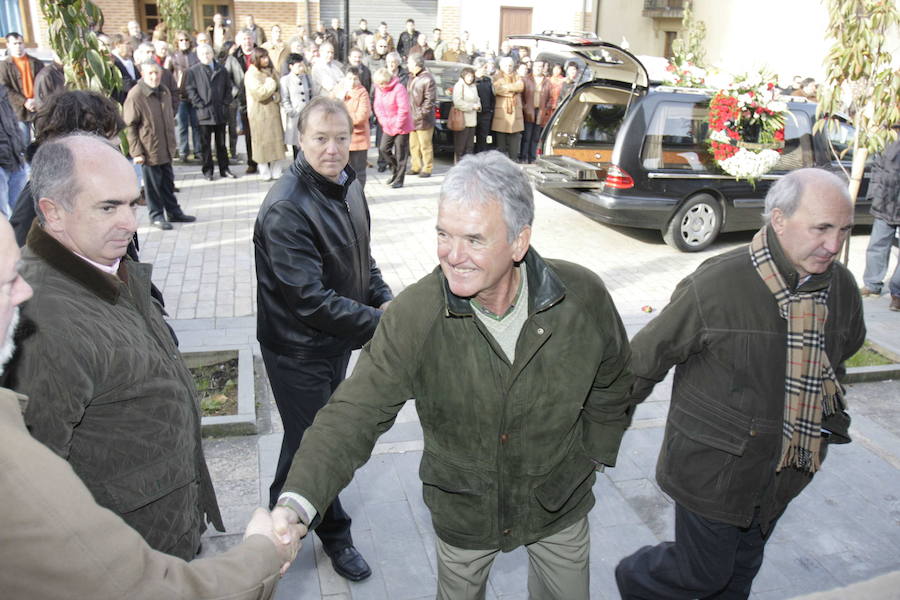 El mismo año, en el funeral por Escalza. 