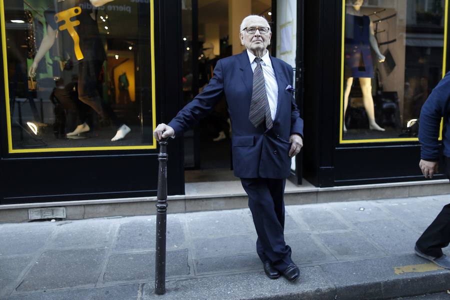 Pierre Cardin. El diseñador de modas francés de 95 años no estuvo entre las posibles muertes en 2016, pero vuelve a entrar en la lista este año.