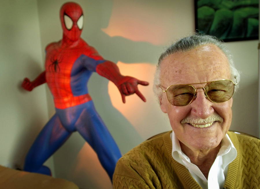 Stan Lee. Con 95 años, el incombustible Stan Lee sigue al pie del cañón con su imperio de cómics, Marvel. Lee está viviendo la época dorada de los superhéroes divirtiéndose haciendo pequeños cameos en sus películas.