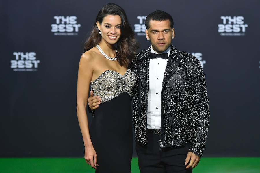 Cristiano posa por primera vez con su novia y su hijo en los premios FIFA