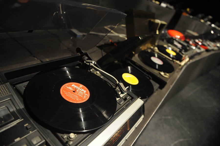 Un concierto de 48 tocadiscos en Azkuna Zentroa