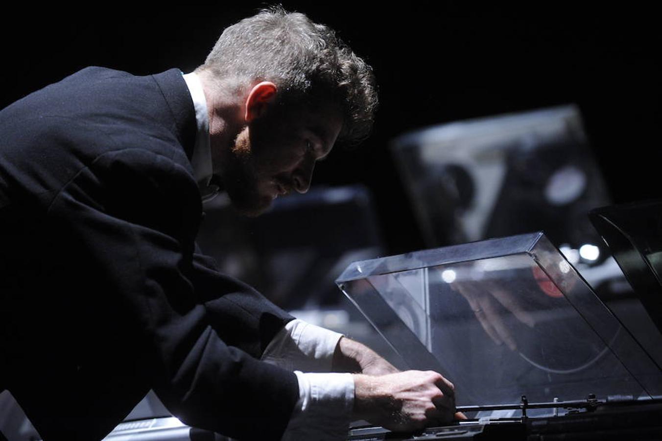 Un concierto de 48 tocadiscos en Azkuna Zentroa