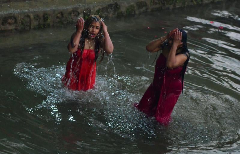 Un mes de ayuno en Nepal en busca de la felicidad conyugal